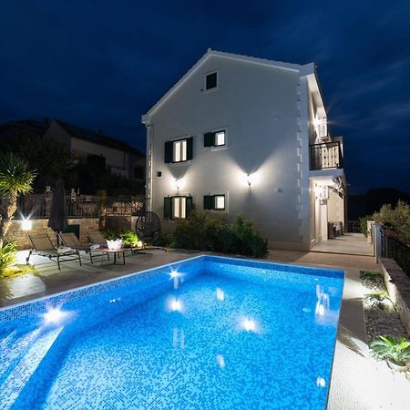 Villa Sun Garden - 4 Star Villa With Heated Swimming Pool, Quiet Bay, Bbq, 50M From The Sea Milna  Zewnętrze zdjęcie