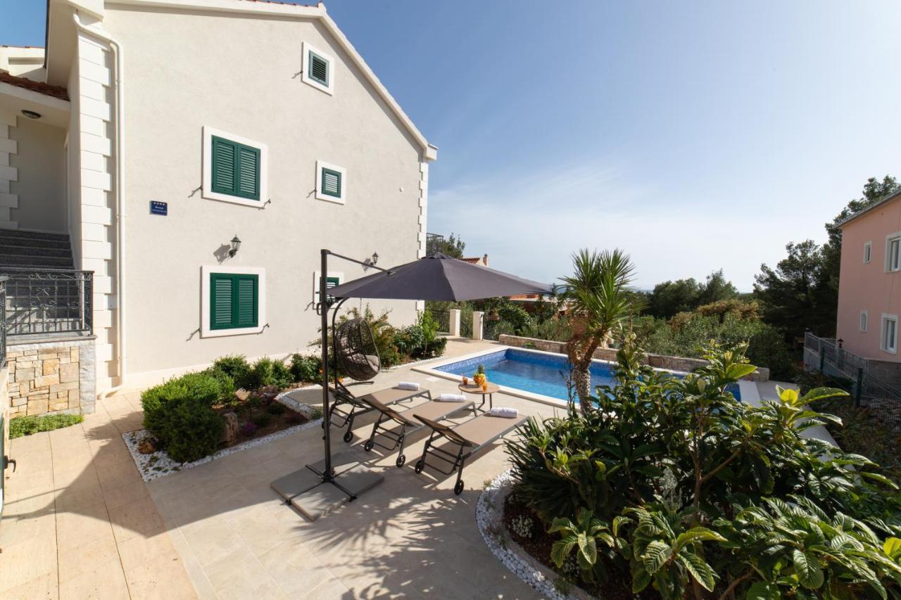 Villa Sun Garden - 4 Star Villa With Heated Swimming Pool, Quiet Bay, Bbq, 50M From The Sea Milna  Zewnętrze zdjęcie