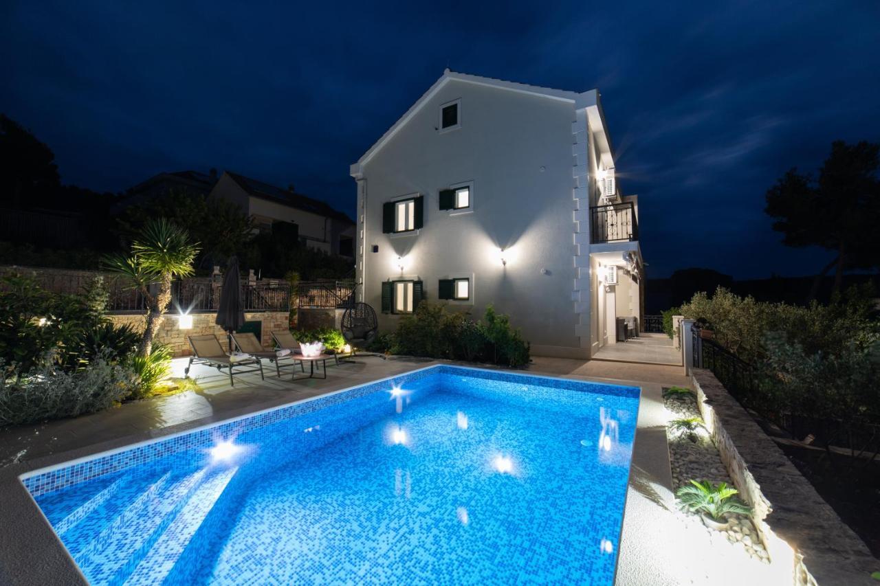 Villa Sun Garden - 4 Star Villa With Heated Swimming Pool, Quiet Bay, Bbq, 50M From The Sea Milna  Zewnętrze zdjęcie