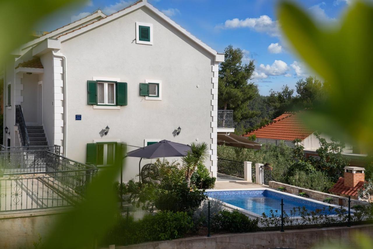 Villa Sun Garden - 4 Star Villa With Heated Swimming Pool, Quiet Bay, Bbq, 50M From The Sea Milna  Zewnętrze zdjęcie